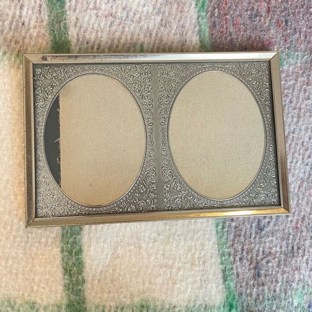 Vtg Gold Brass MCM 5x8 Picture Frame Ornate Embossed Flower couple oval scroll